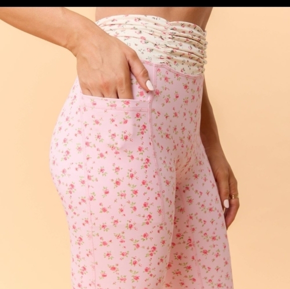 Blogilates Women's Ruched Waist Leggings, Pink Floral - Picture 5 of 9